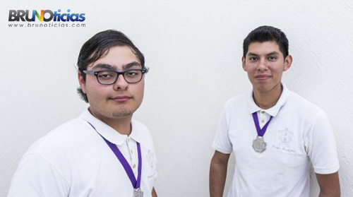 Bachilleres mexicanos ganan medalla en Ecuador