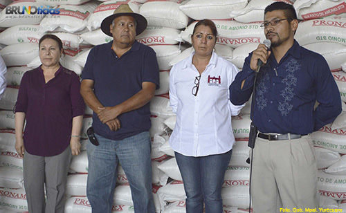 Entrega Yurécuaro 70 toneladas de semilla y abono