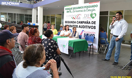 MVS y DIF La Piedad entregan auxiliares auditivos