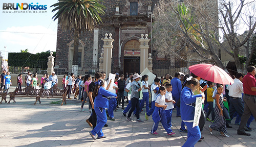 Marchan contra reforma educativa en Tanhuato
