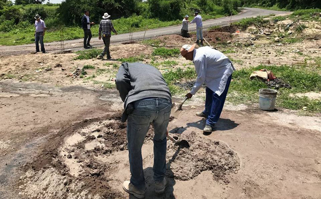 ALCALDE Y POBLADORES REVISAN CONSTRUCCIÓN DE PLAZA EN JAPACURÍO