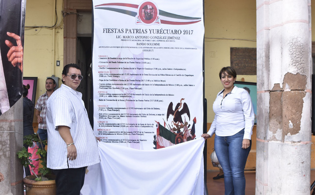 PRESIDENTE MUNICIPAL DE YURÉCUARO COLOCA EL BANDO DE LAS FIESTAS PATRIAS 2017