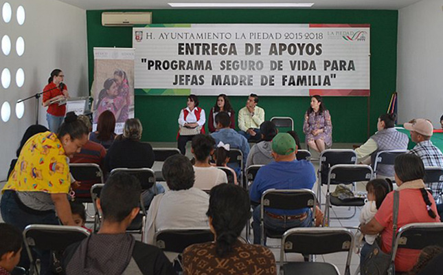 RECIBEN 23 FAMILIAS EL APOYO DE SEGURO DE VIDA PARA JEFAS DE FAMILIA