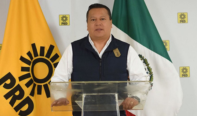 Piden renuncia de dirigente del PRD en Michoacán 