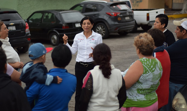 Intercambian compromiso maestros de la EST#140 y Alicia Ojeda