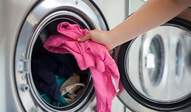 ¡CUIDADO! La ropa lavada en lavadora no necesariamente queda desinfectada