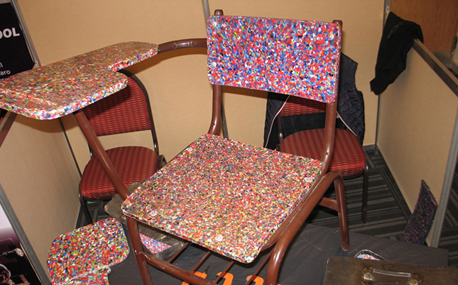 Plastibanca, restauración de mobiliario escolar con materiales reciclados