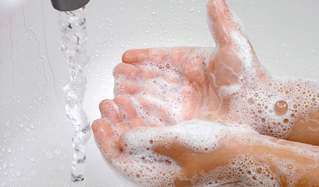 Lavarse las manos reduce posibilidad de adquirir enfermedades mortales