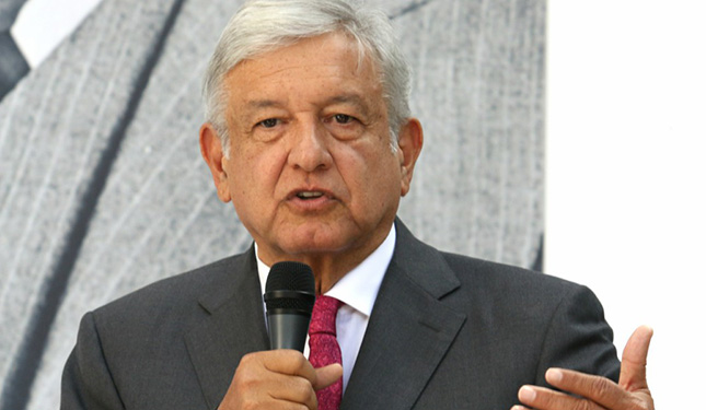 Descarta López Obrador cambios al marco legal de los bancos por las comisiones