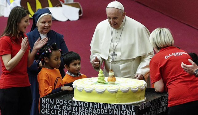 El Papa Francisco celebra cumpleaños 82 de forma austera en el Vaticano