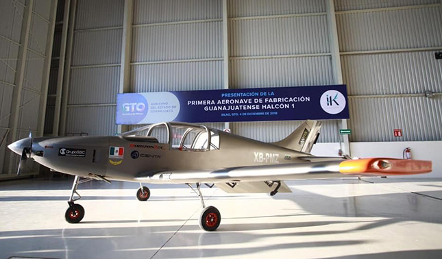 Presentan “Halcón 1”, primer avión comercial fabricado en Guanajuato