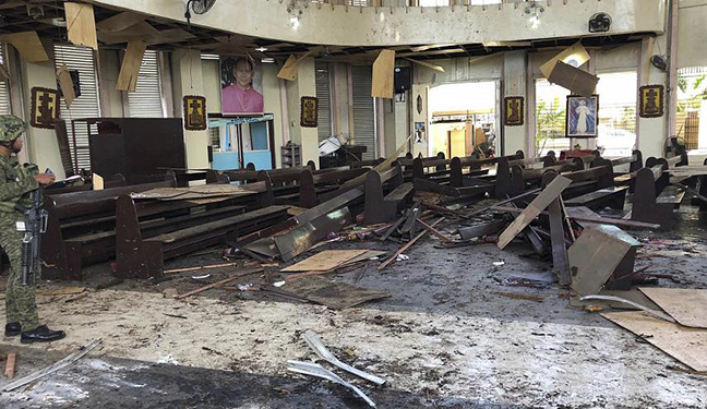 Mueren 20 personas en doble atentado con bombas en catedral católica de Filipinas
