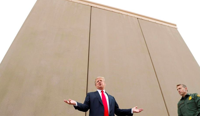 Trump declara emergencia nacional y obtener fondos para el muro