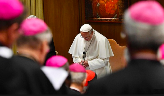 Papa pide “medidas concretas” para erradicar abusos sexuales a menores