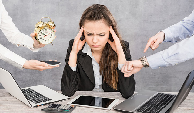 Estrés laboral afecta salud de trabajadores y rendimiento de empresas