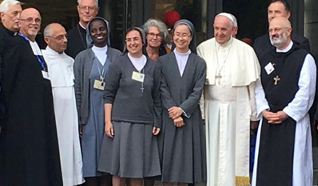 Papa defiende “reclamo legítimo” de mujeres a su igualdad en la Iglesia