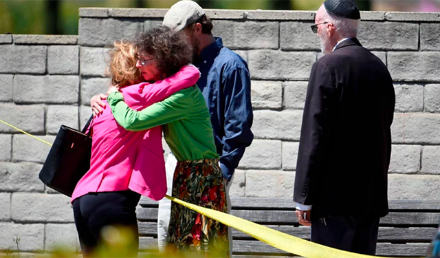 Joven ataca sinagoga en San Diego; mata a uno y hiere a tres