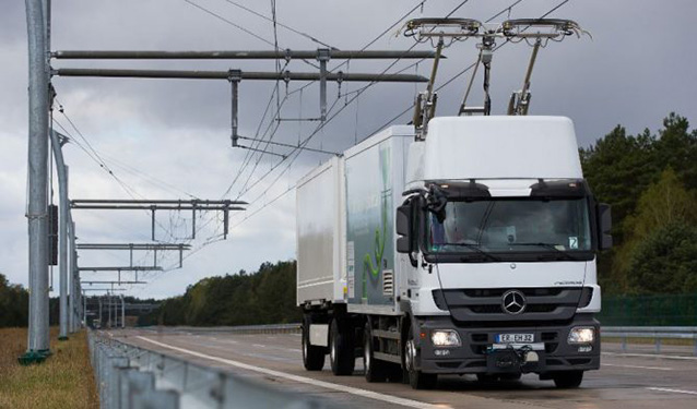Inauguran primera “autopista eléctrica” para camiones en Alemania
