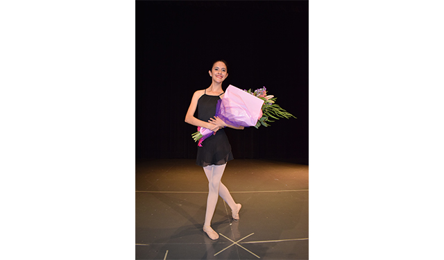 Alumna de la UG impulsa el desarrollo de niñas mediante ballet clásico