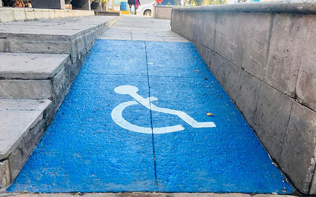 Mejoran rampas para personas con discapacidad en Ecuandureo