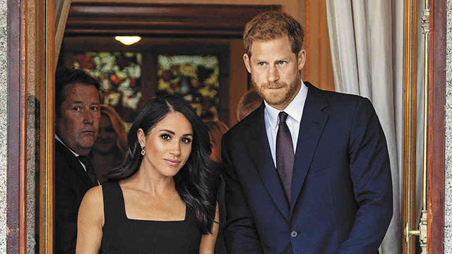 Meghan y Harry renuncian a sus títulos en la realeza británica