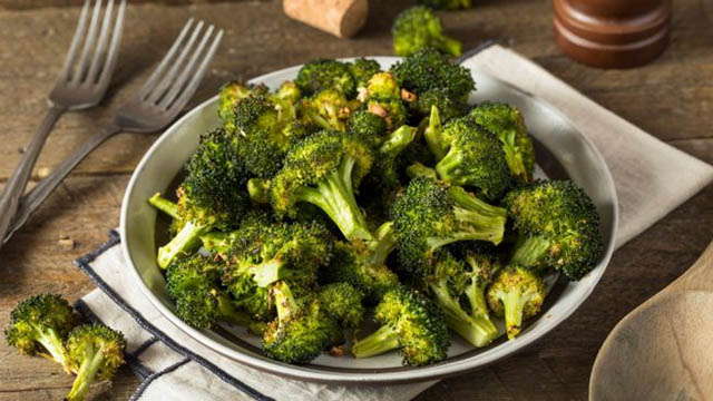 Compuesto natural de brócoli podría ayudar a combatir el hígado graso
