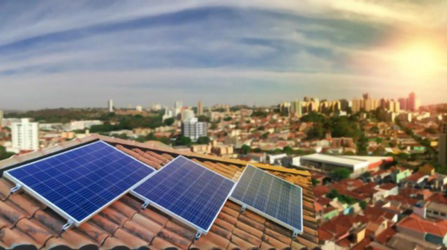 Generar electricidad con techos solares reduciría subsidios experta