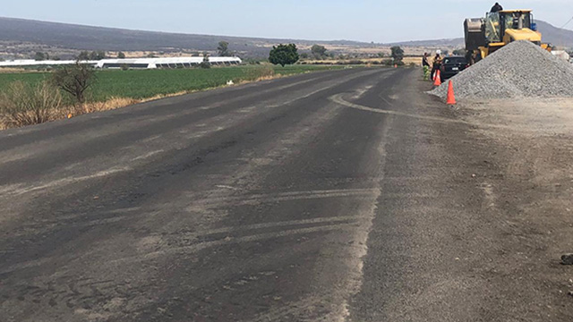 Arreglan tramo de carretera La Piedad Ecuandureo