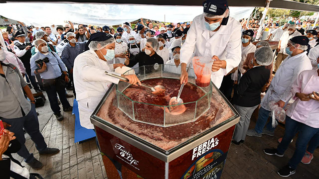 En Irapuato se rompió el tarro, pero no el récord de la mermelada más grande el mundo