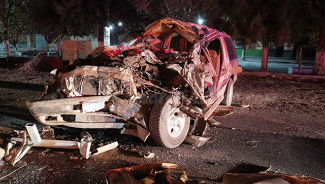 Vehículo choca contra SUV, mata a 2 y huye en Tanhuato