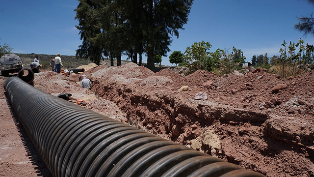 Renuevan drenaje y asfalto de camino a Melchor Ocampo en La Piedad