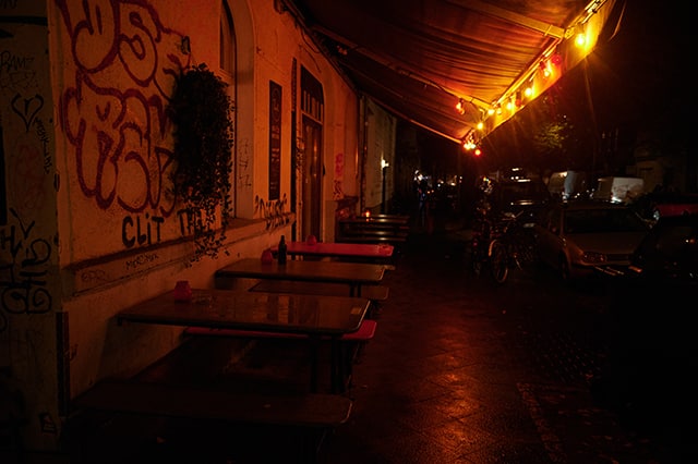 Los bares son lugares importantes en las ciudades: Socióloga
