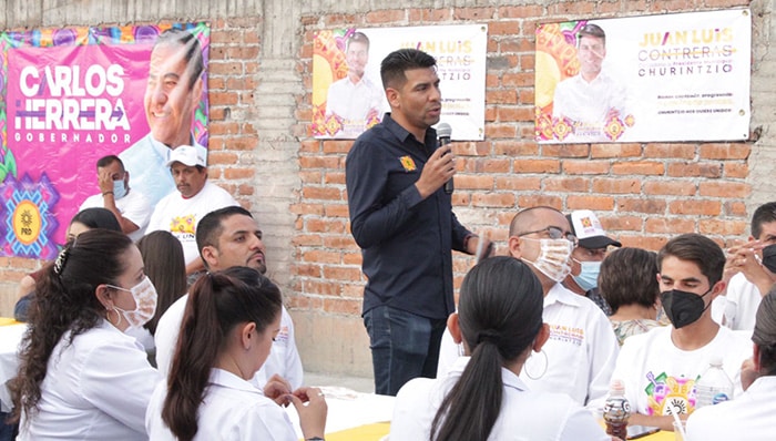 Barrio del Refugio reconoce el trabajo de Juan Luis Contreras