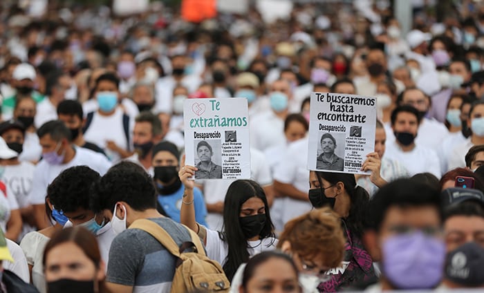 10 mil marchan por asesinato de  hermanos en Guadalajara