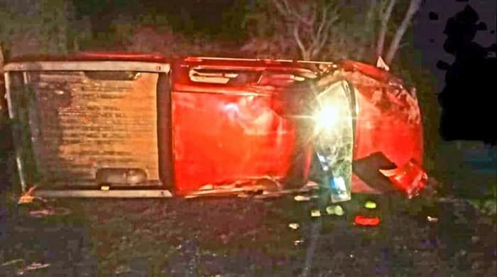 Vuelca camioneta en Vista Hermosa; 1 muerto 6 lesionados