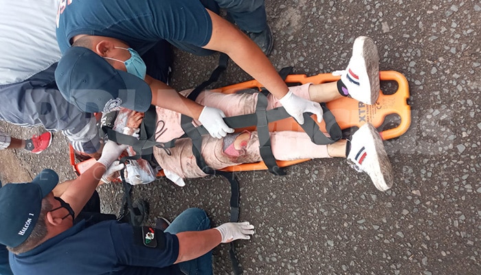 Motociclista derrapa y se lesiona en Santa Ana Pacueco