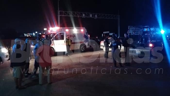 Auto choca a patrulla en Santa Ana Pacueco, Pénjamo