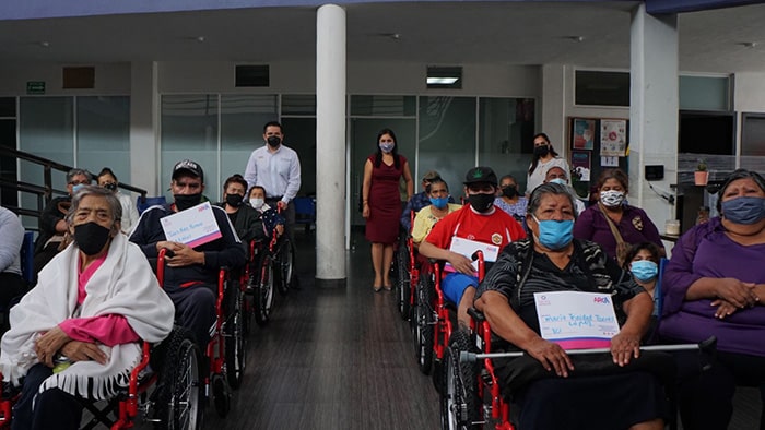 DIF La Piedad entrega sillas de ruedas con la Fundación “Vamos México”