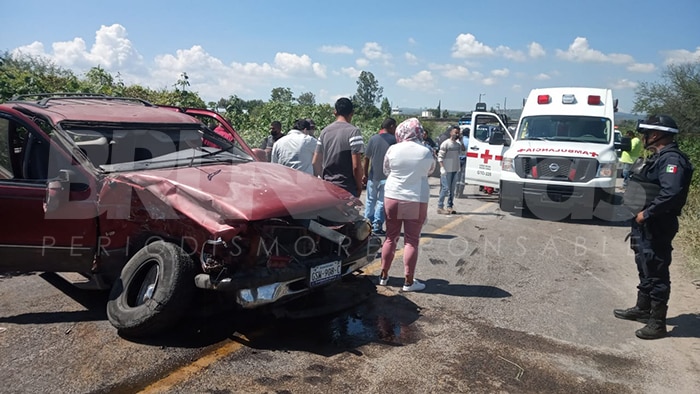 7 lesionados tras choque de auto y SUV en vía La Herradura, Pénjamo