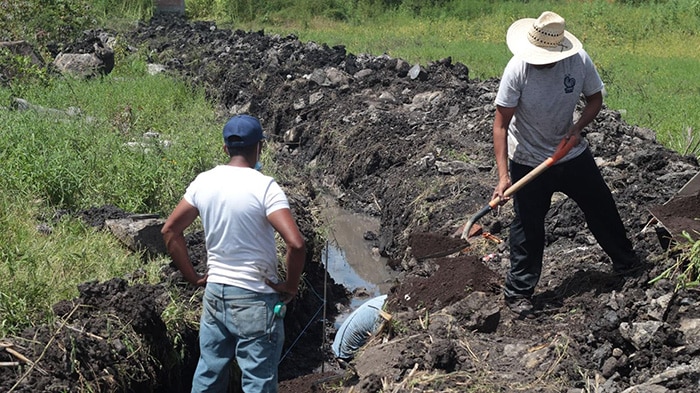 Reinstalan línea de drenaje en La Estancia de Gómez, Ecuandureo