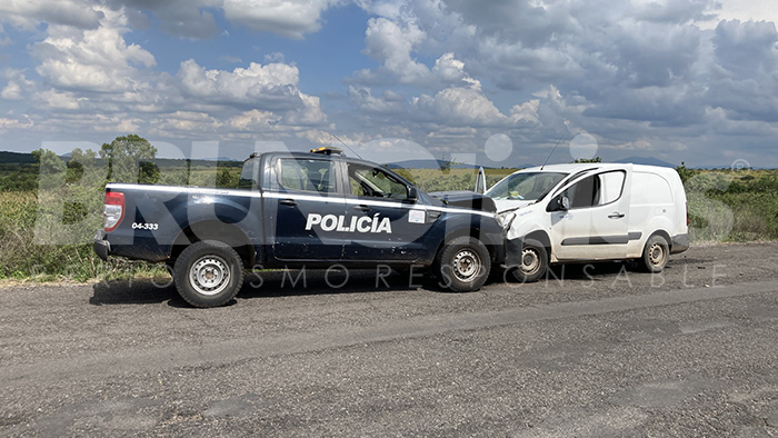 1 lesionado por choque frontal de patrulla y vehículo repartidor en Zináparo