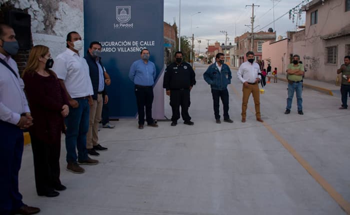Vecinos de El Malecón reciben obra en calle Eduardo Villaseñor