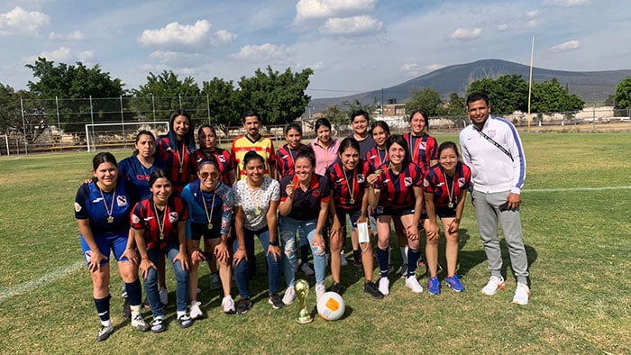 Torneo cuadrangular "relámpago" de futbol femenil