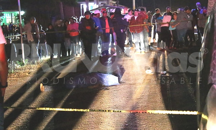 Volcadura de camioneta en Pénjamo de 1 mujer muerta y 2 heridas