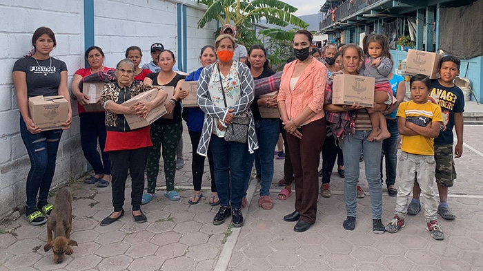 DIF Yurécuaro entrega despensas y cobijas a jornaleros del albergue