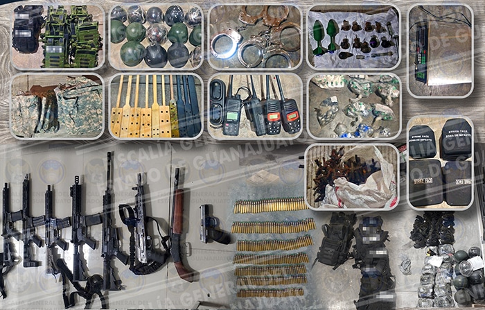 Aseguran arsenal en “casa de seguridad” de grupo criminal, en Abasolo