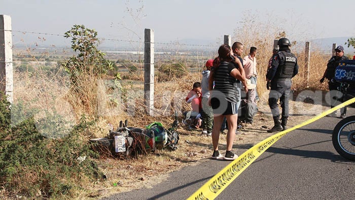 Motociclista muere al derrapar en el camino a Magallanes, Pénjamo