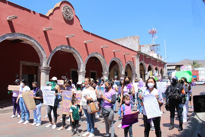 Mujeres protestan en Pénjamo por casos de violación