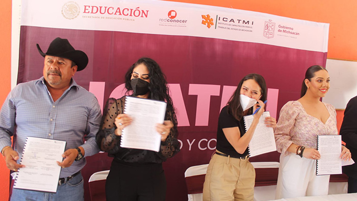 ICATMI firma convenio con Tanhuato, Zináparo y empresarios de la región