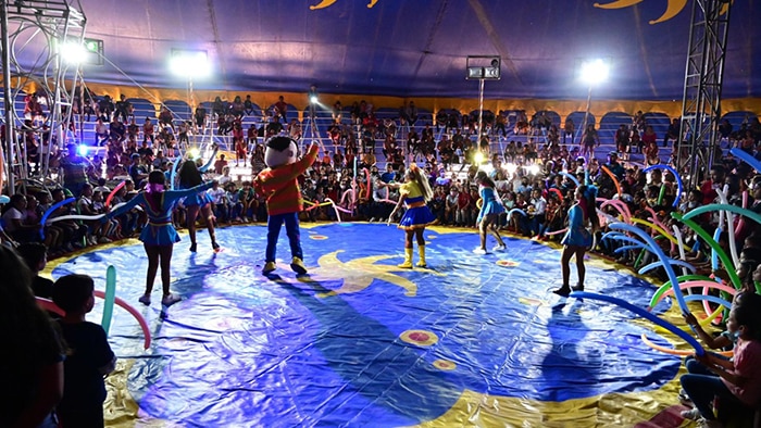 Niños de La Piedad celebran su día con función de circo